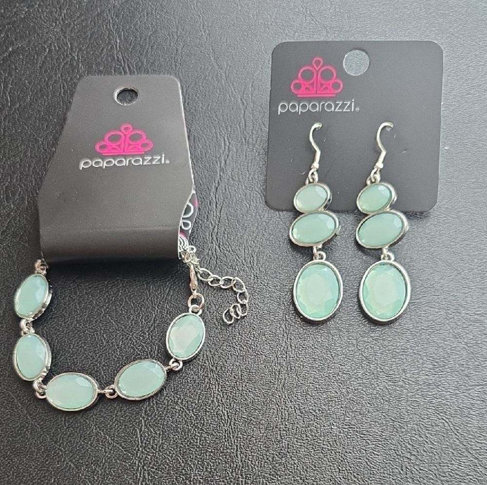 Paparazzi Silver and Green Bracelet with Elegant Design